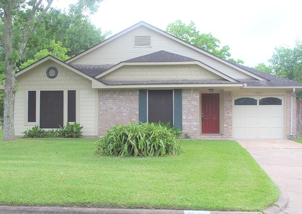 1st image of 2809 Mockingbird Dr