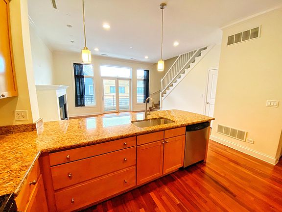 4th image of 1943 N California Ave APT 2D