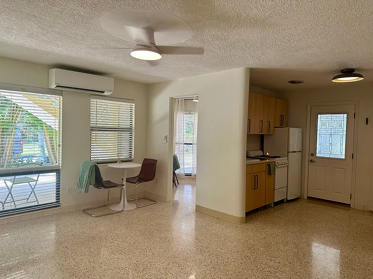 145 10th Ave N #1 — Photo 3