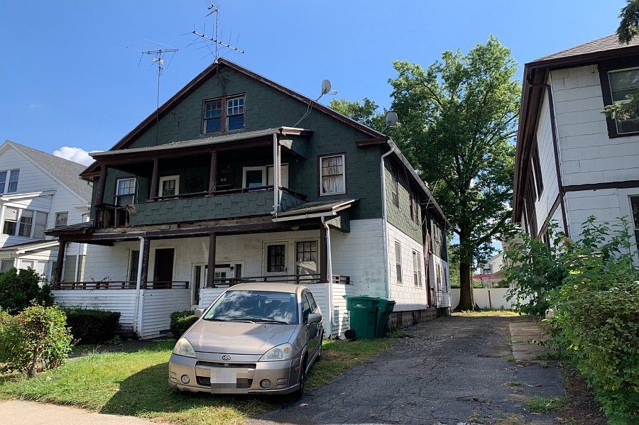 2nd image of 732 Belmont Ave