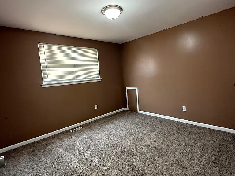 29841 Everett St — Photo 13
