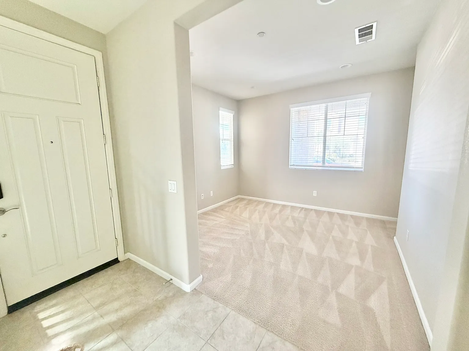 5 bed, 2805 sqft, $3,850 — Photo 2