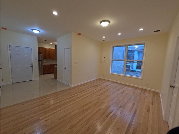 3rd image of 732 Revere Ave APT 4