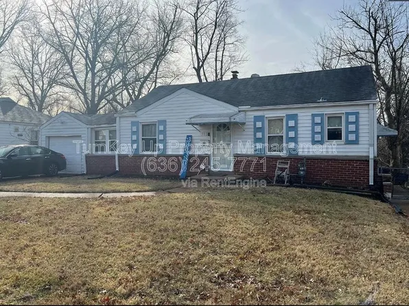 910 Disco Dr, Saint Louis, MO 63135