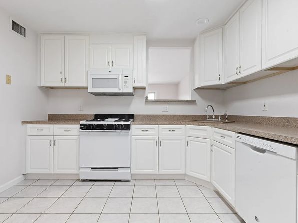 105 Larissa Ln
