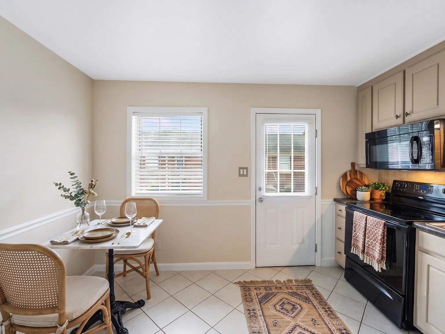 2 bed, 750 sqft, $1,149 — Photo 4