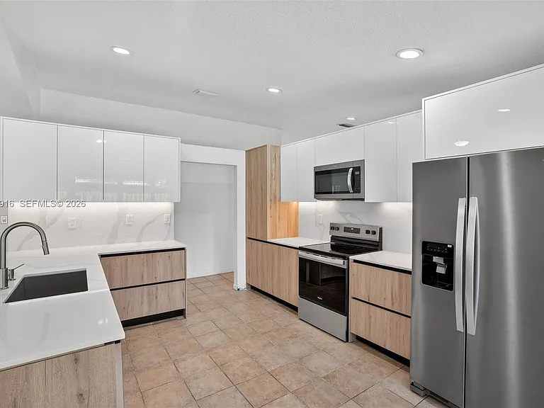 14330 SW 152nd Pl — Photo 3