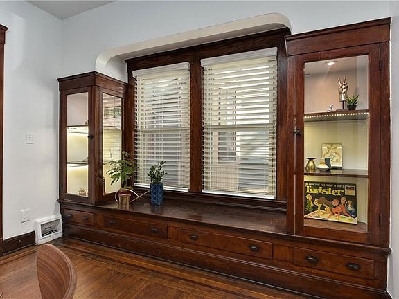 3rd image of 4612 Franklin Blvd #D
