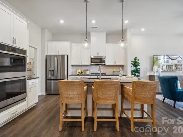 21237 Lake Run Dr, Charlotte, NC 28278