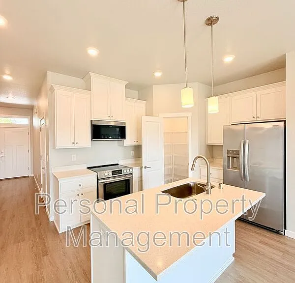 417 NE Repass Rd #2 — Photo 5
