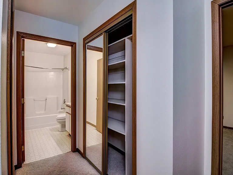 1050 W Hamilton Ave — Photo 18