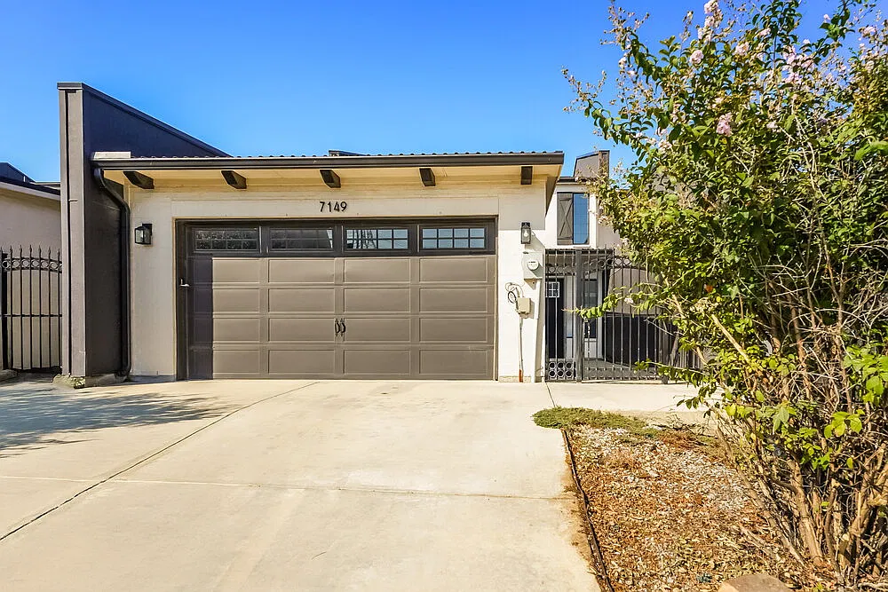 3 bed, 3.0 bath, 1946 sqft, $2,220 — Photo 1