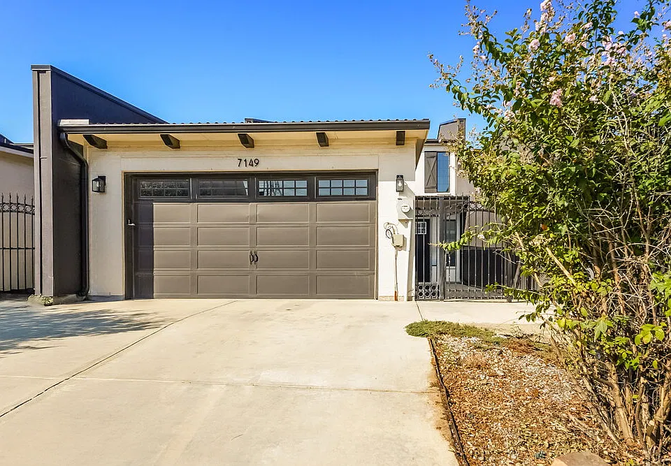 7149 Ninth Hole Dr