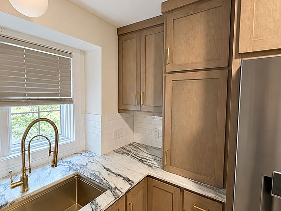 4th image of 734 Sullivan Way NE