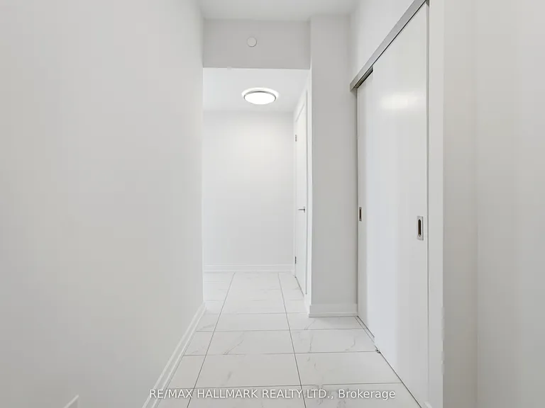 5 Wellington St S #1406 — Photo 3