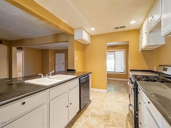 Open Airy Kitchen