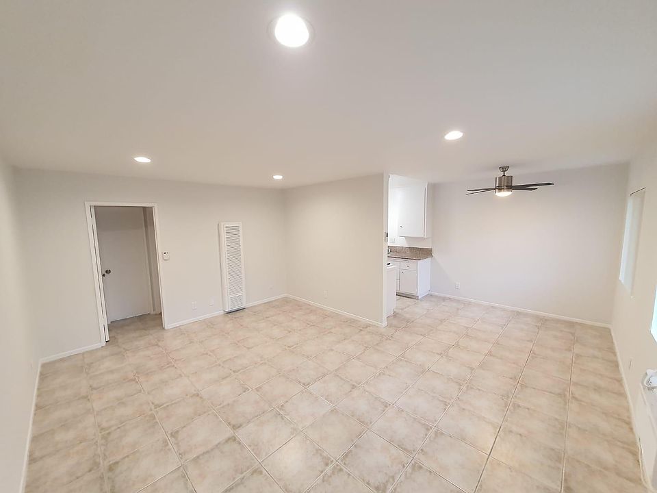 1st image of 2828 Rowena Ave #17
