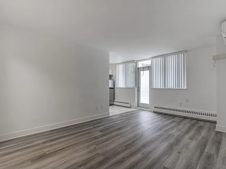 161 Saint George St — Photo 11