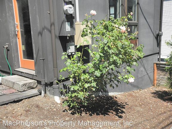 5th image of 1704 Dexter Ave N #A