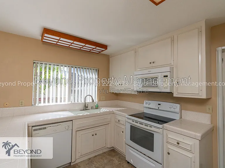 902 La Sombra Dr — Photo 11