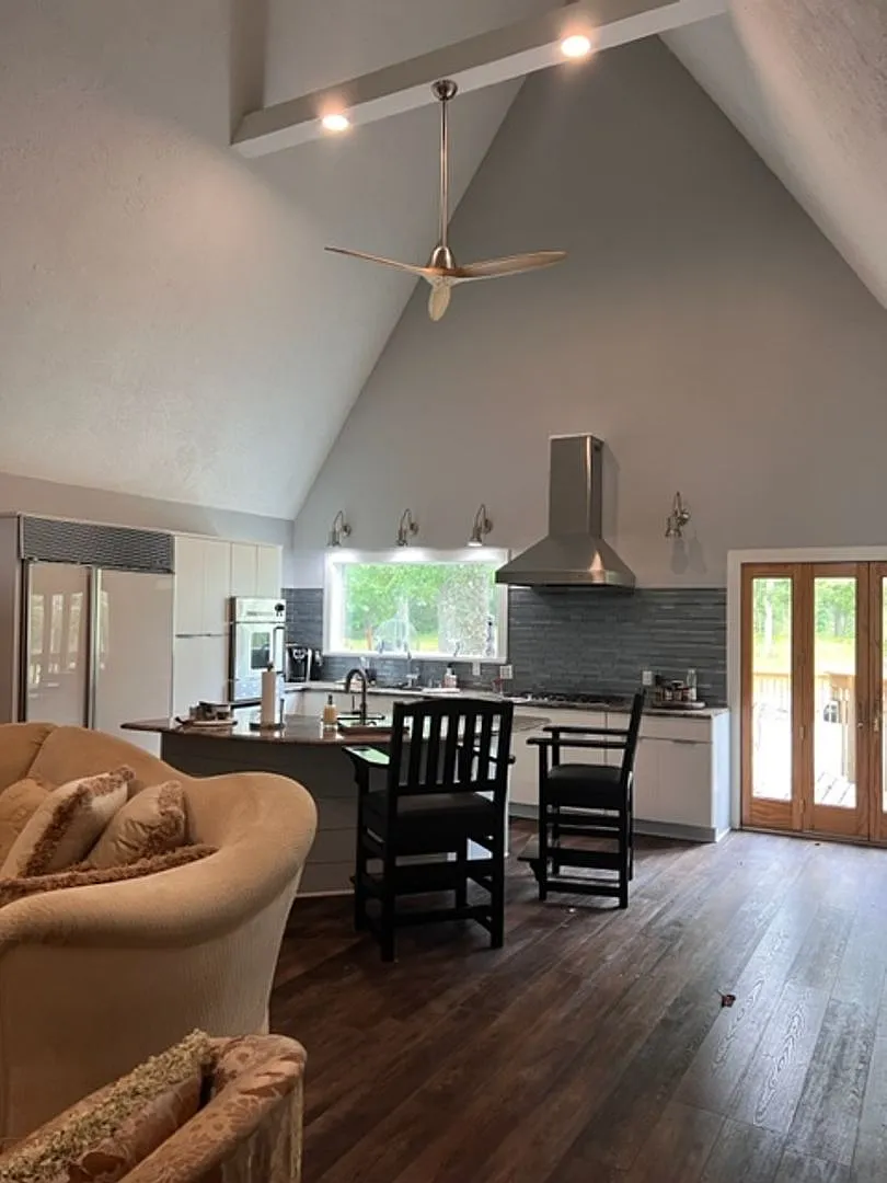 Country Living — Photo 2
