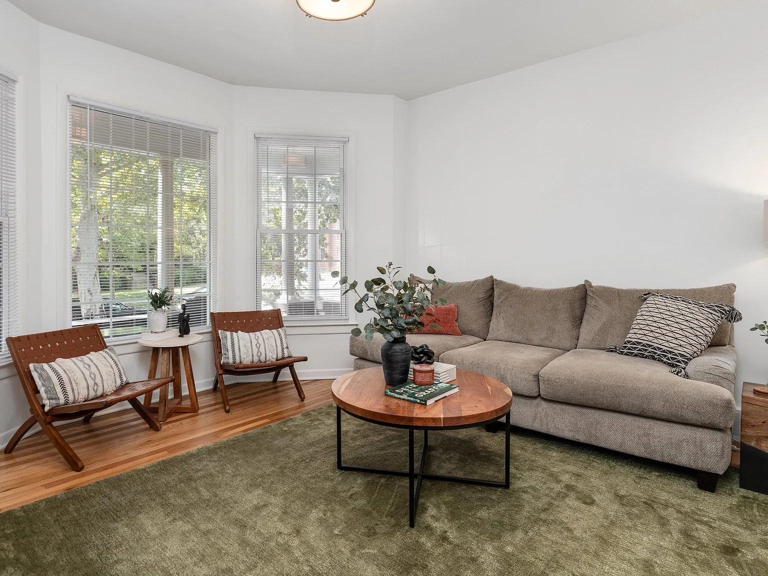 3 bed, 1300 sqft, $2,395 — Photo 2