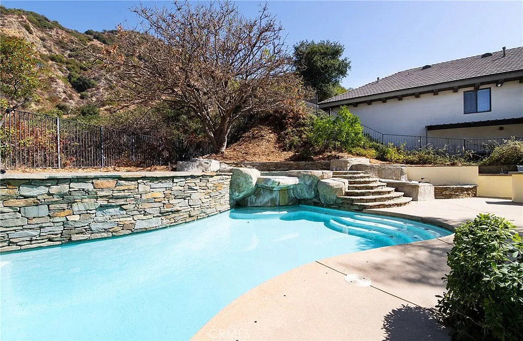 4 bed, 3.5 bath, 4075 sqft, $12,000 — Photo 3