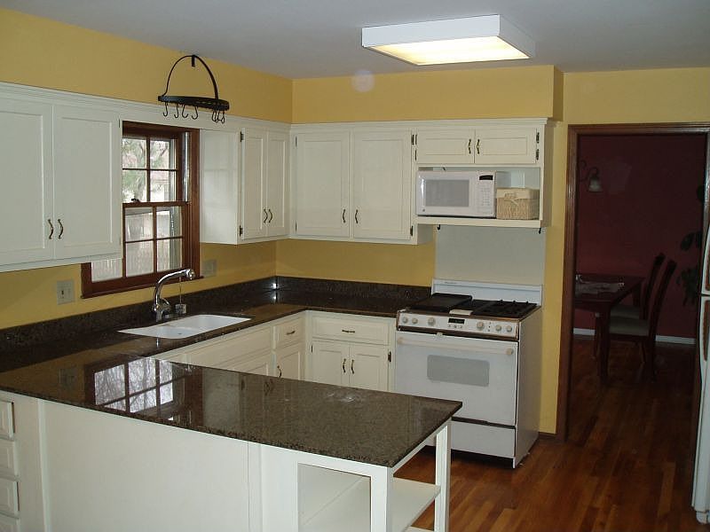 Kitchen - Granite Counters