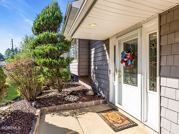 3rd image of 828 Waterworks Road
