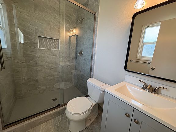 5th image of 16427 Rosewood St