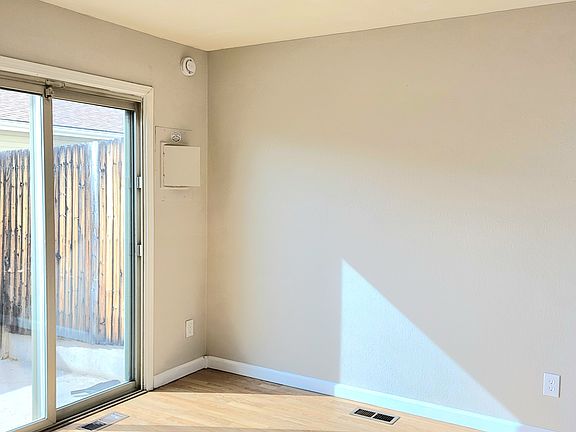 5th image of 8017 Lexington Park Dr