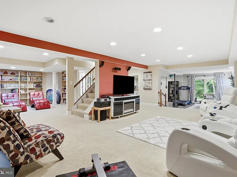 7715 Crossover Dr — Photo 56