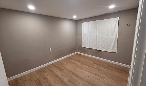5th image of 303 Shenandoah Ave