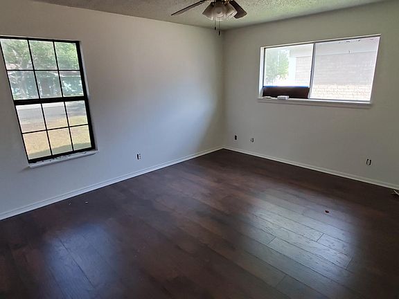 4th image of 144 Cloverleaf Dr