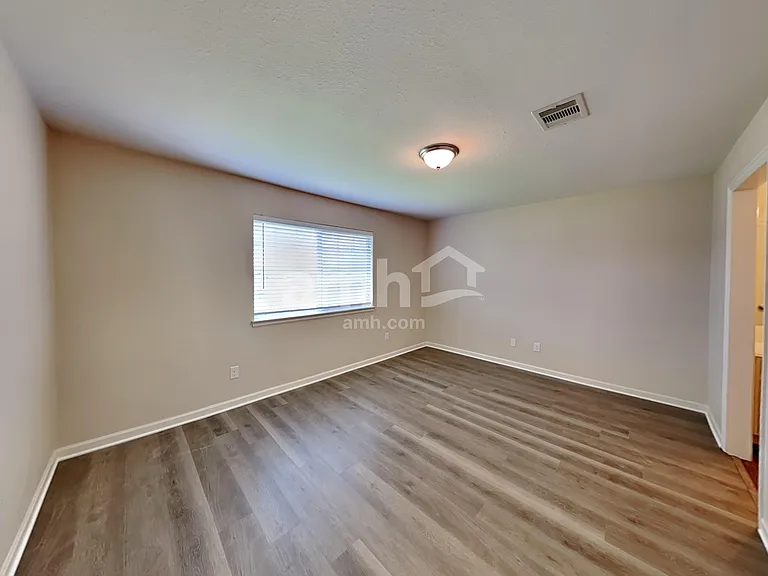 501 Falcon Lake Dr — Photo 16