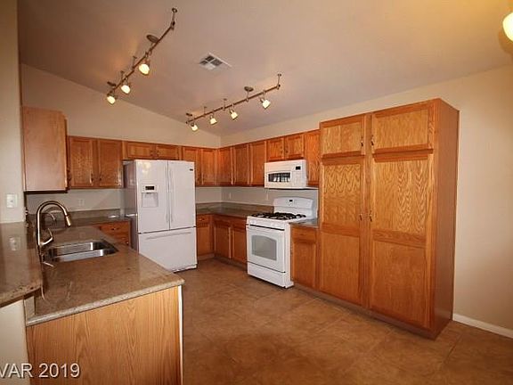 5th image of 3688 Waynesvill St