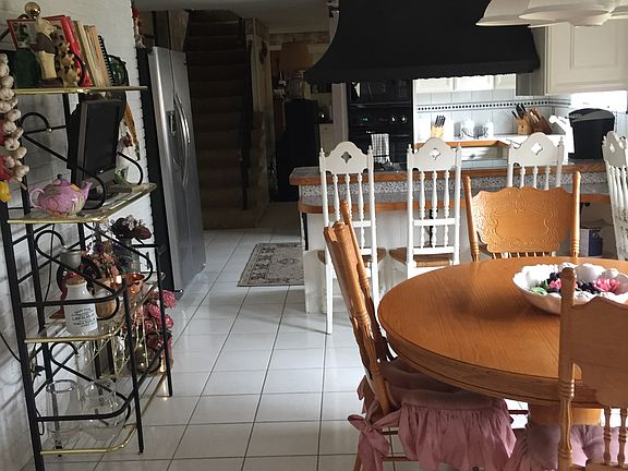 3rd image of 303 Reist St