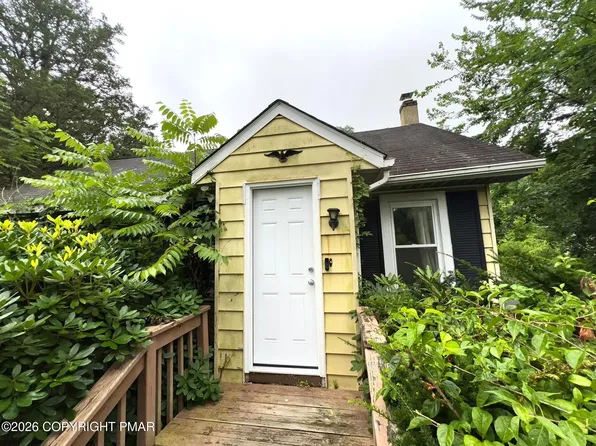 524 Independence Rd, East Stroudsburg, PA 18301
