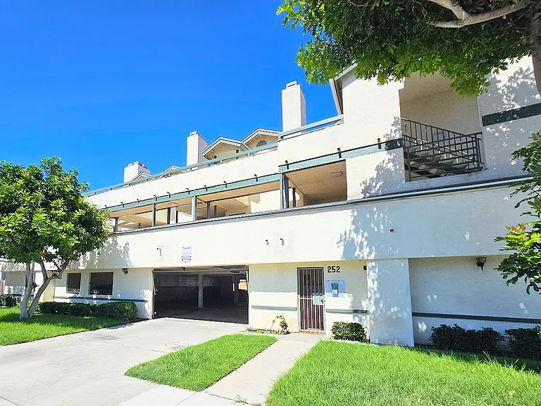 252 Date Ave #F — Photo 1