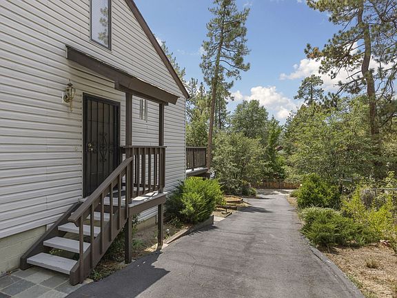 4th image of 25584 Alderwood St