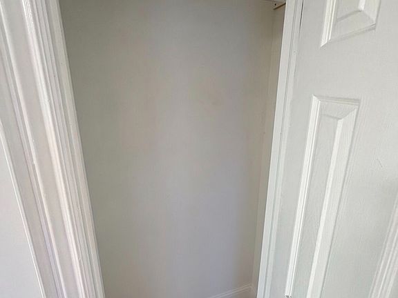 5th image of 2590 Taunton Rd
