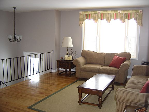 Spacious living room w/ hardwood