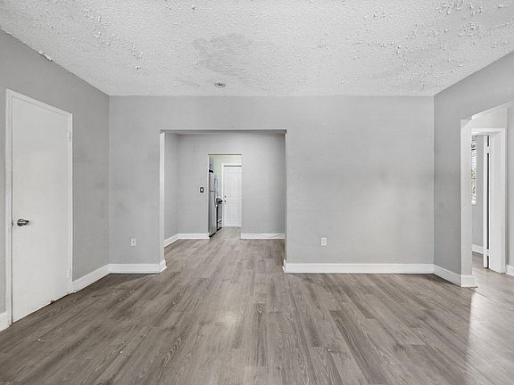 3rd image of 7609 Carlyle Ave