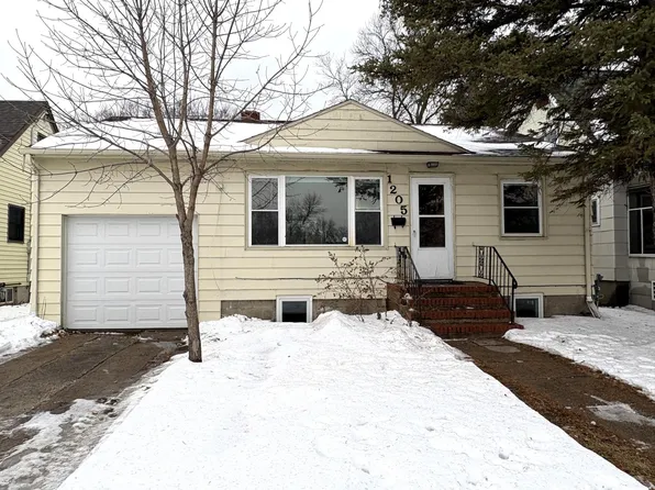 1205 6th St S, Moorhead, MN 56560