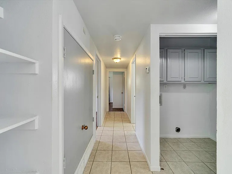 1129 W San Antonio St — Photo 19