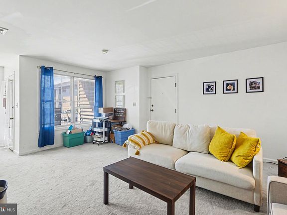 4th image of 126 W Portland St