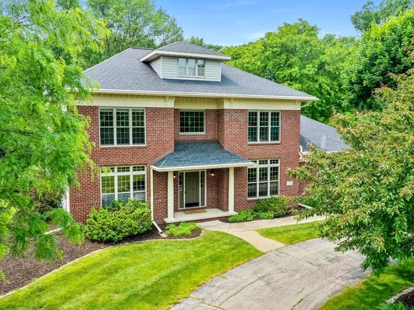 4553 Algonquin Trl, Green Bay, WI 54313