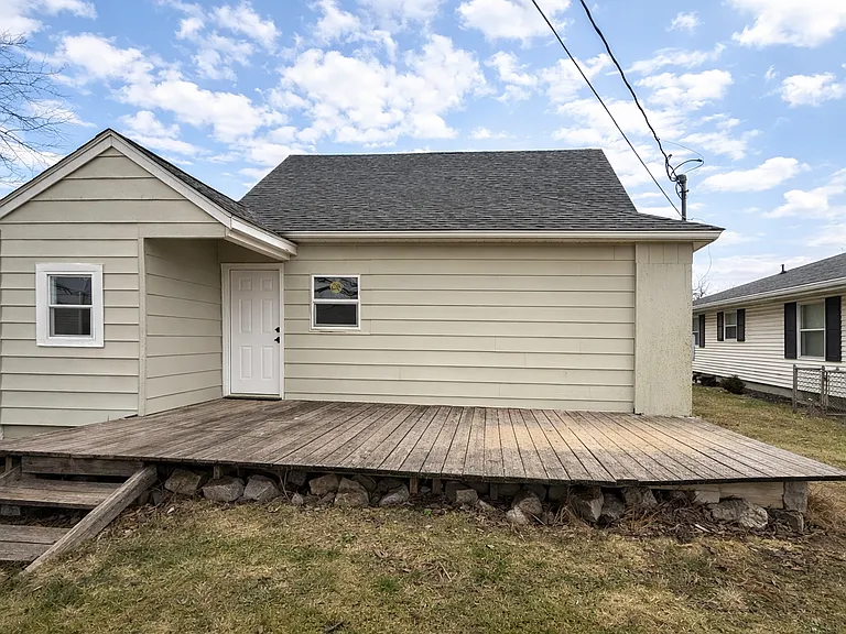 1115 N Bell St — Photo 12