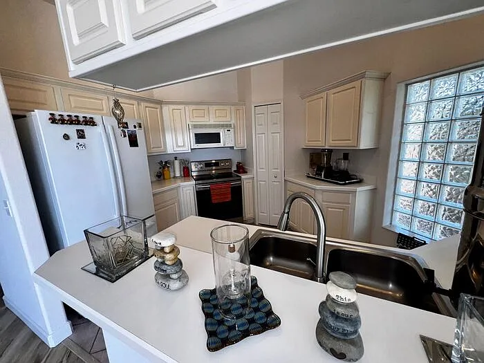 7200 Bay Club Way — Photo 11
