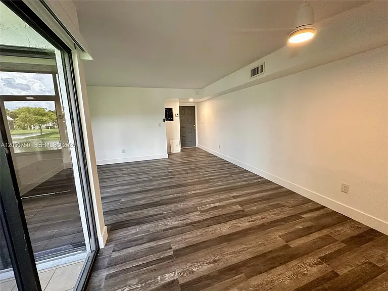 960 N Franklin Ave #960G — Photo 10